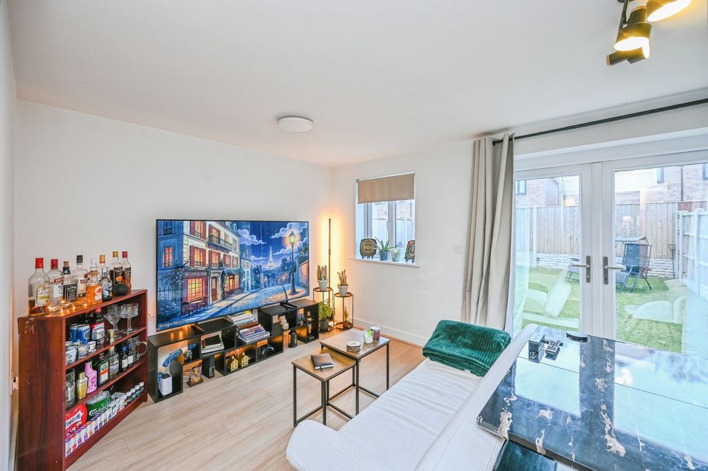 Property photo 3 of 13 Pbox-Img.Jpg