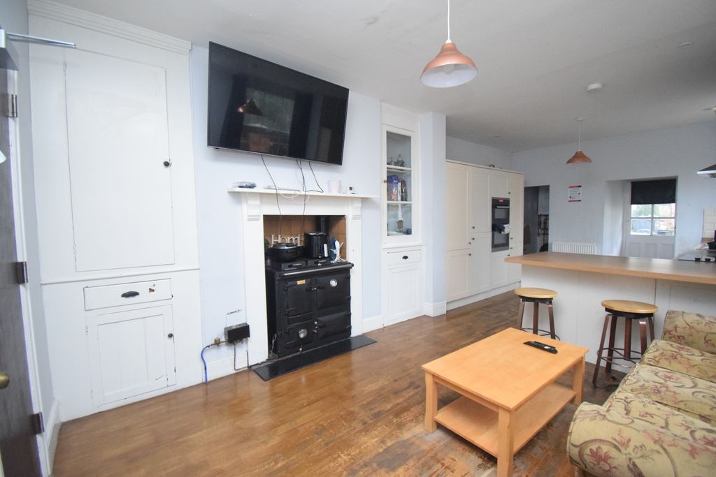 Property photo 2 of 8 Living Area (2)