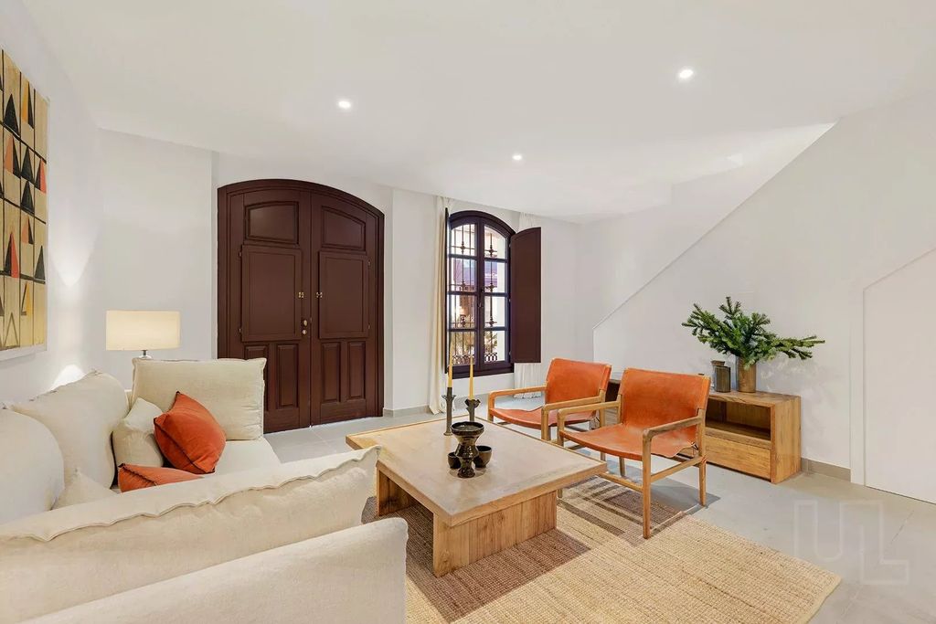 Property photo 2 of 27