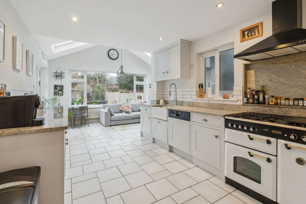 Property photo 3 of 16 Kitchen_Recep