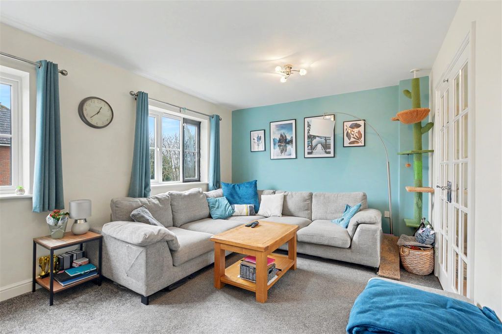 Property photo 2 of 18 Lounge_2.Jpeg