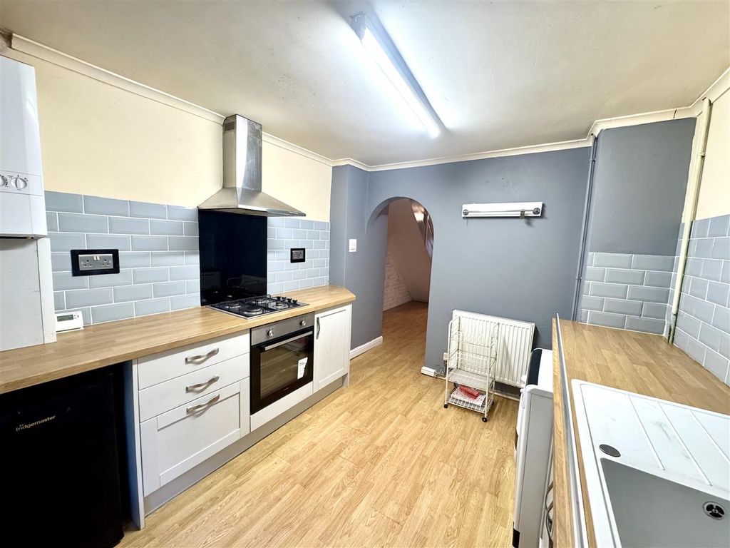Property photo 3 of 12 Kitchen