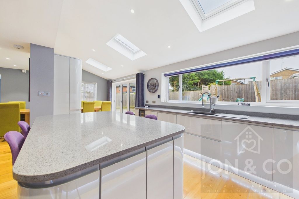 Property photo 2 of 29