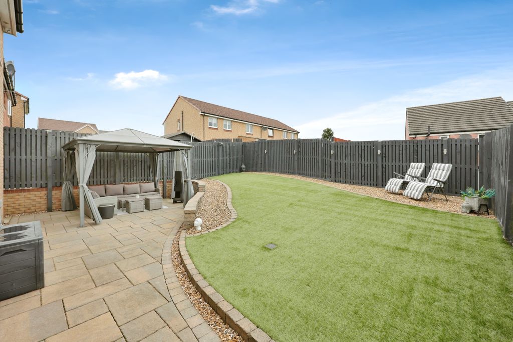 Property photo 2 of 31 Rear Garden