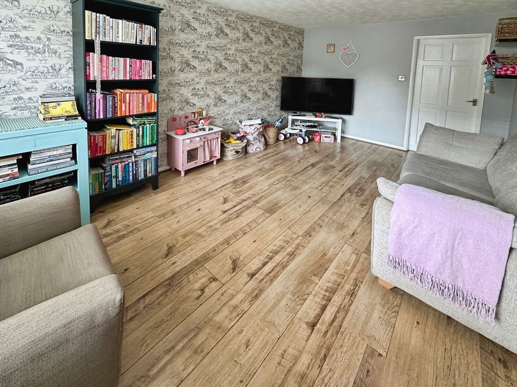 Property photo 2 of 8