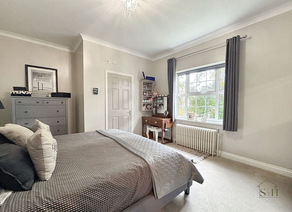 Property photo 2 of 31