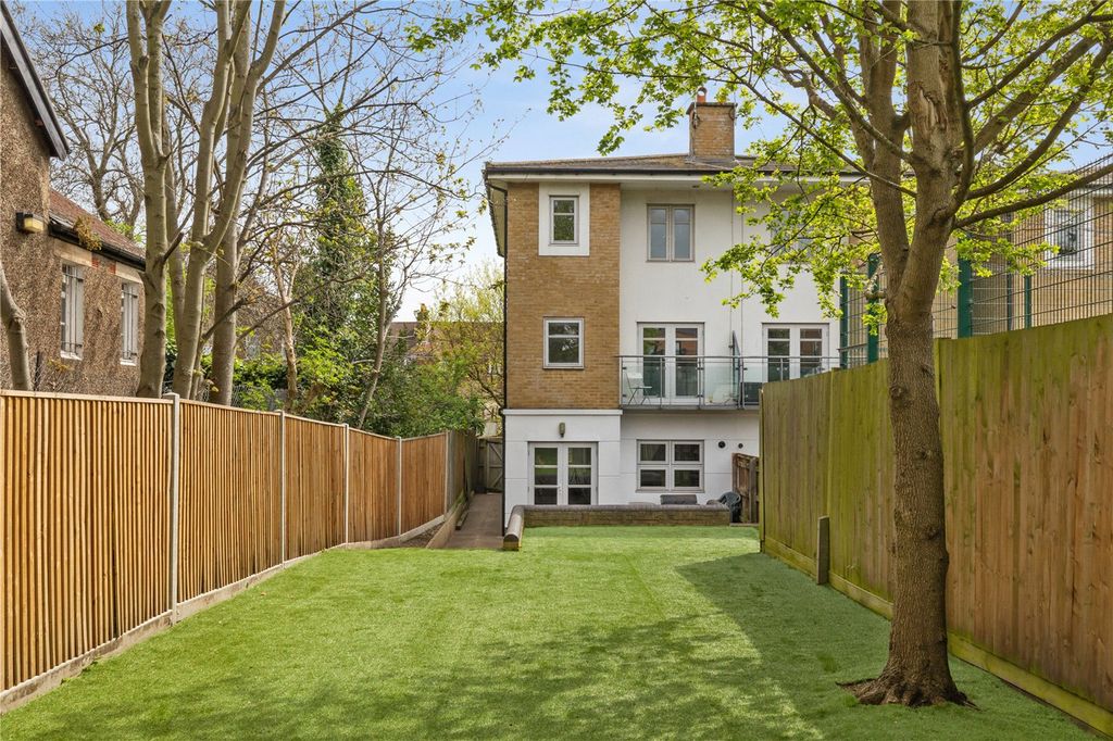 Property photo 2 of 9 Picture No. 12