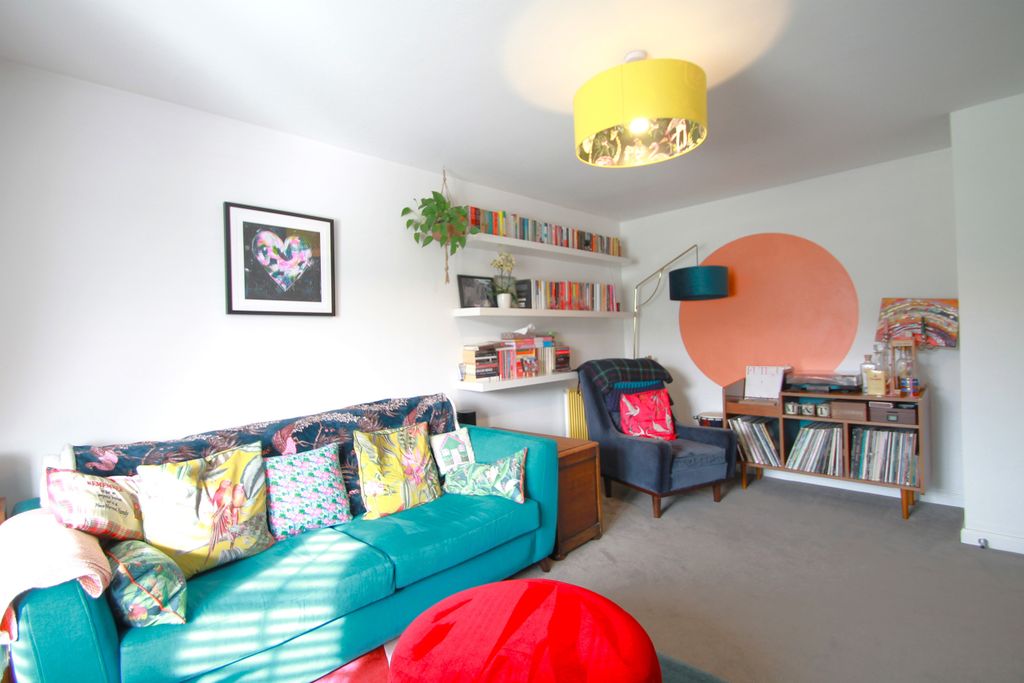 Property photo 3 of 34 Living Room