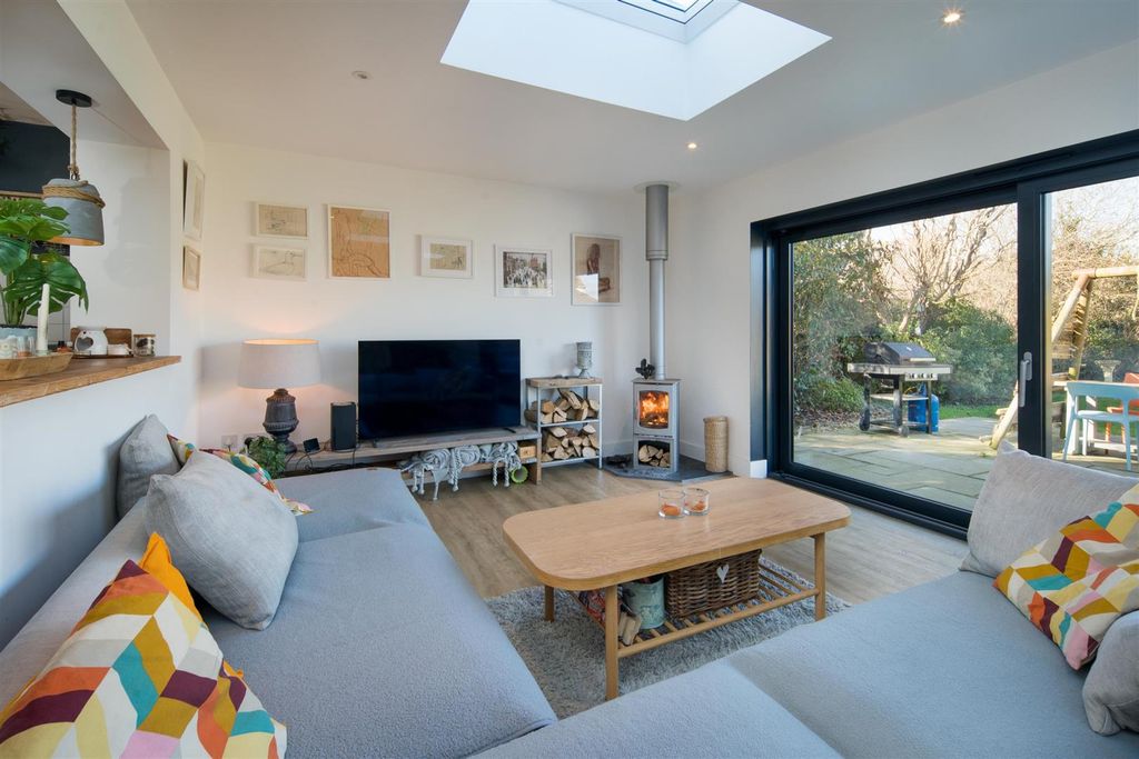 Property photo 3 of 32 Sitting Room