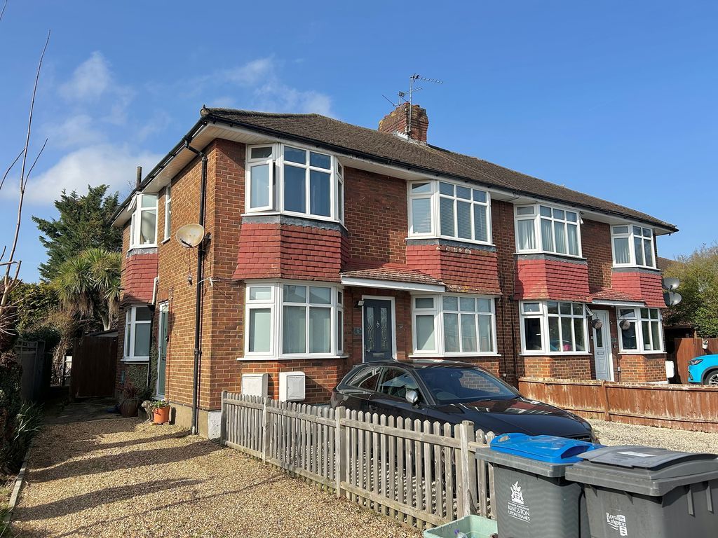 Property photo 1 of 8 Photo 4