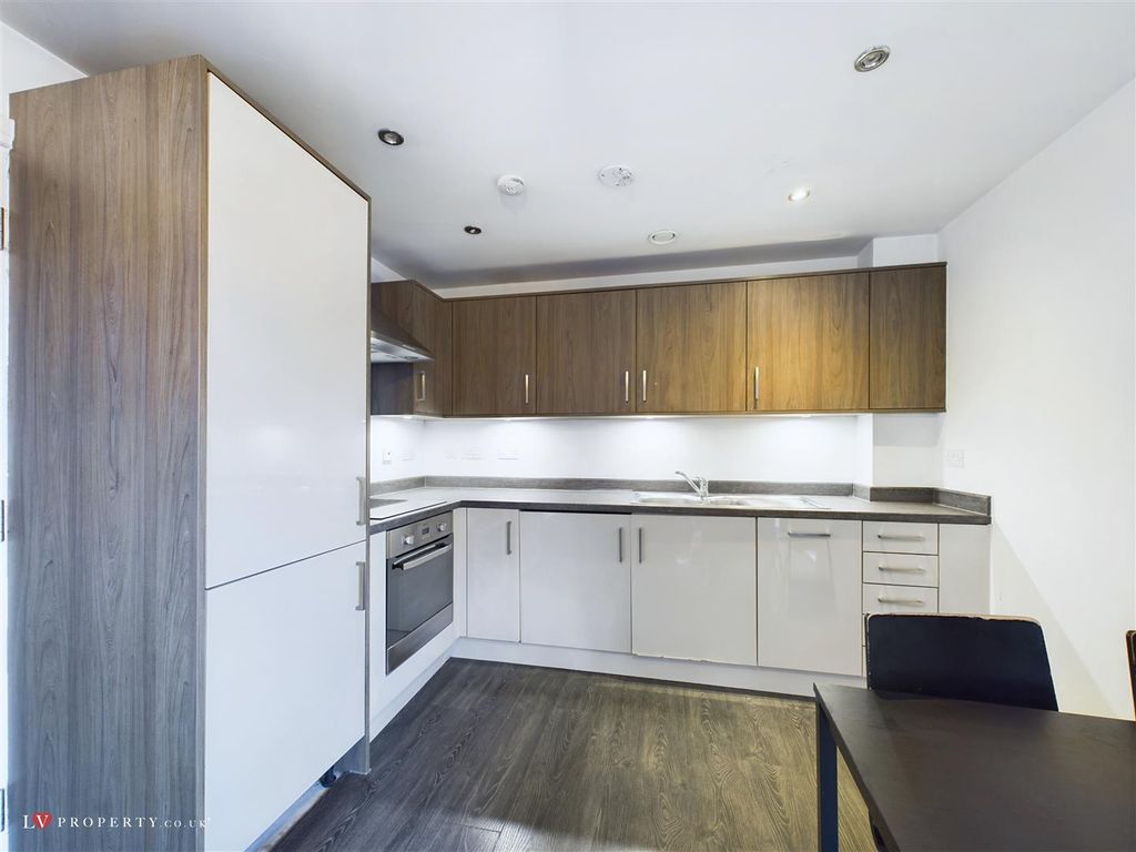 Property photo 2 of 13 Cam05016G0-Pr0020-St