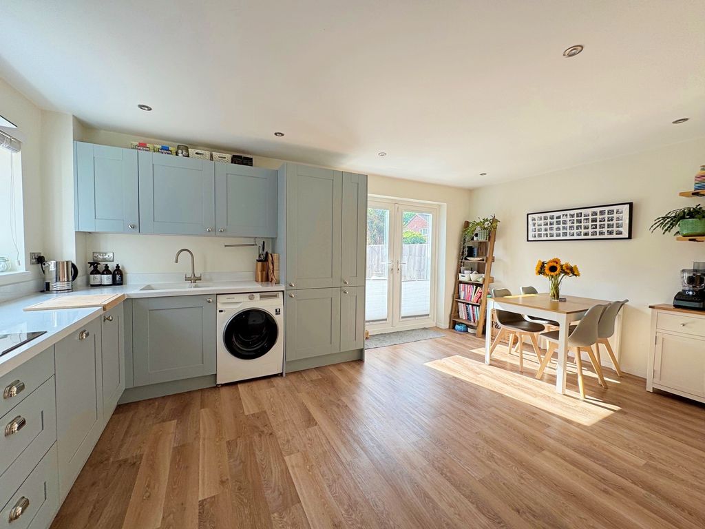 Property photo 2 of 16 Kitchen Diner