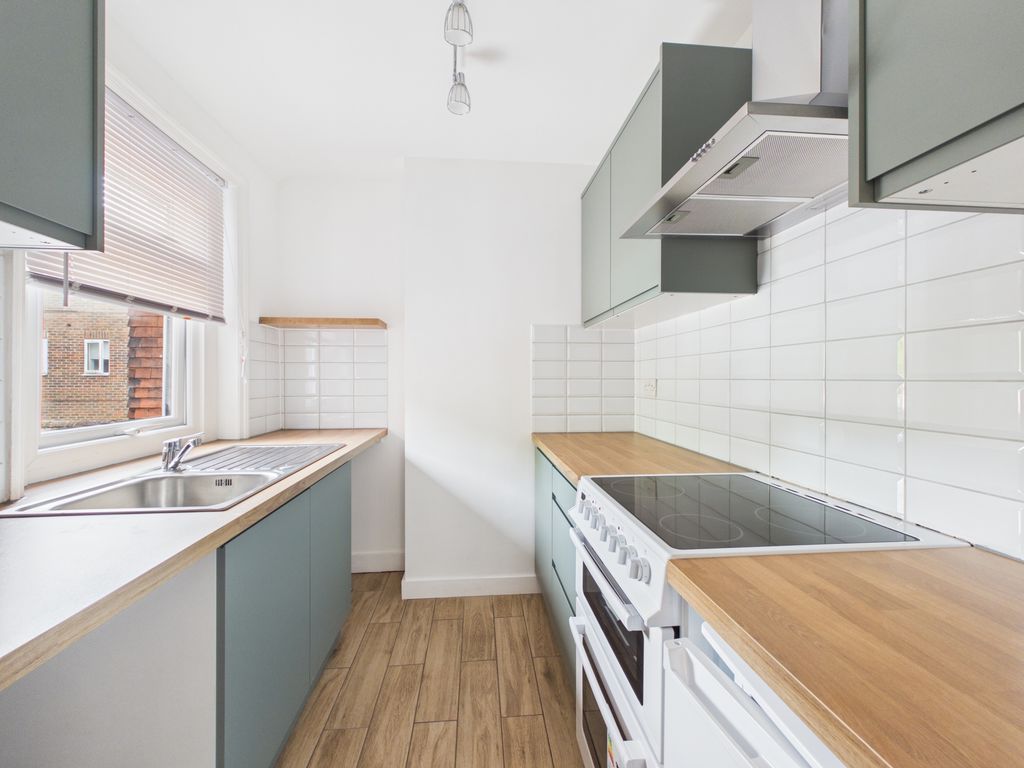 Property photo 3 of 7 Kitchen