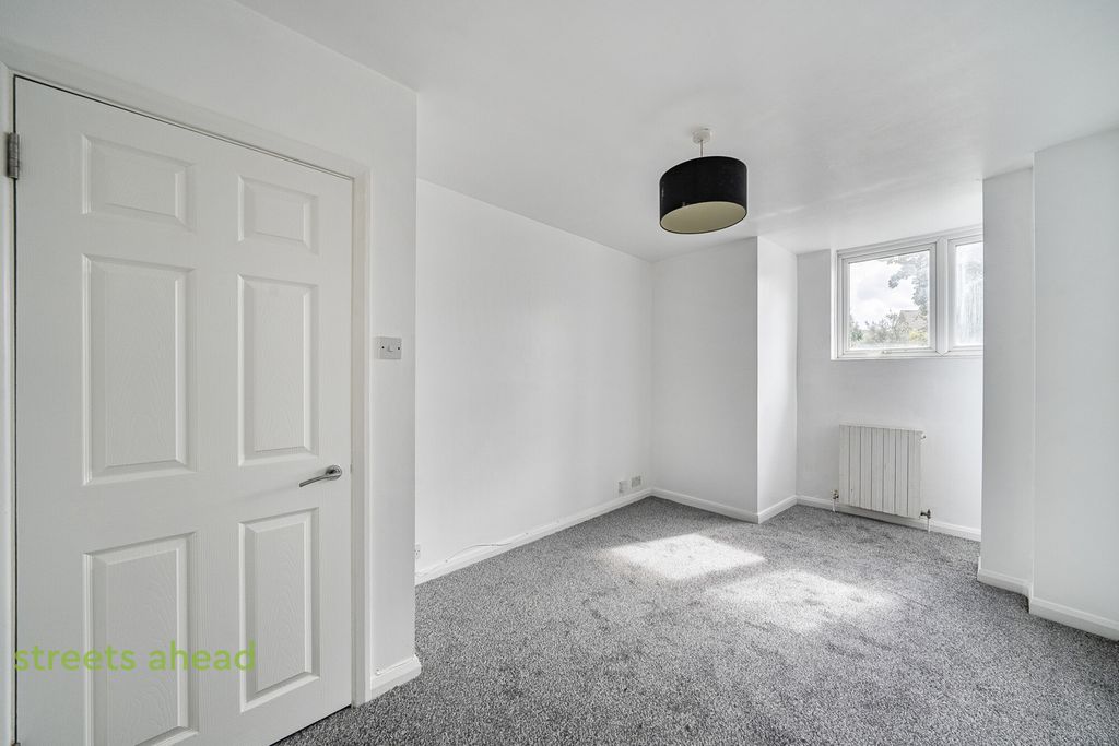 Property photo 2 of 16 37Cb2Bb1-c3Cb-4A4...
