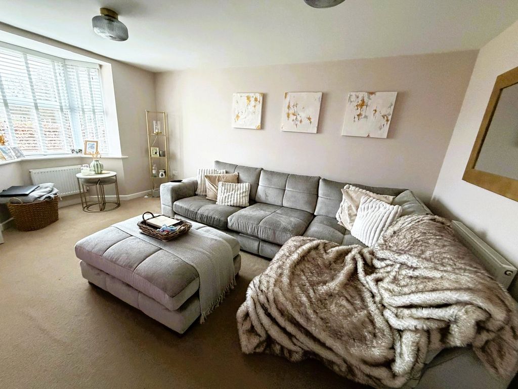 Property photo 3 of 14 Living Room