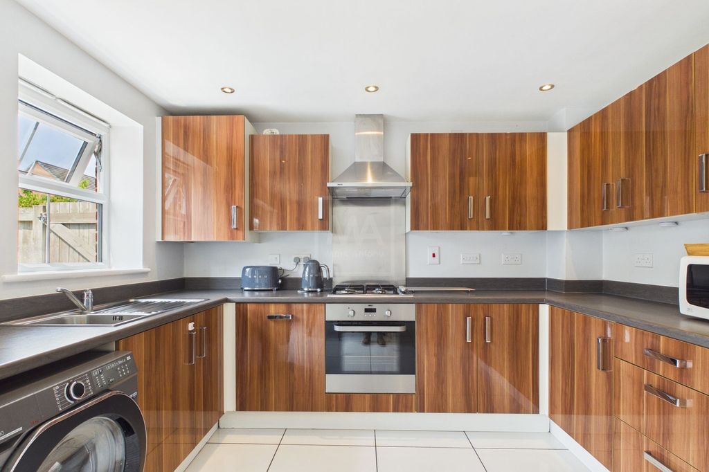 Property photo 2 of 18 Kitchen Diner