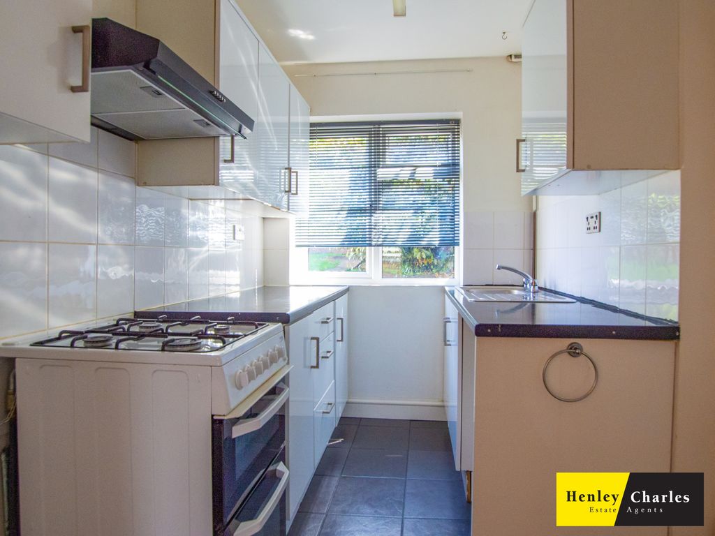 Property photo 3 of 9 Kitchen