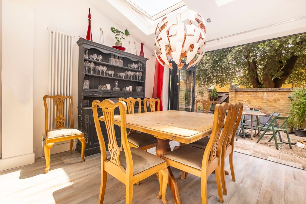 Property photo 3 of 18