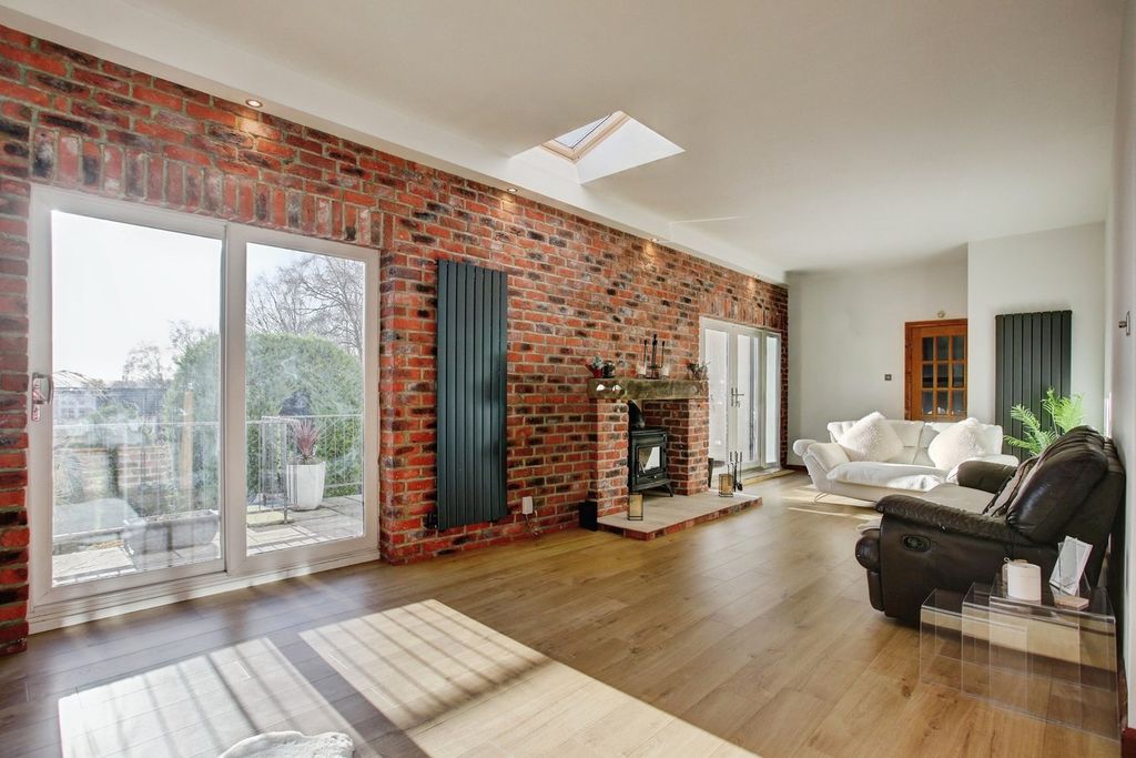 Property photo 2 of 25