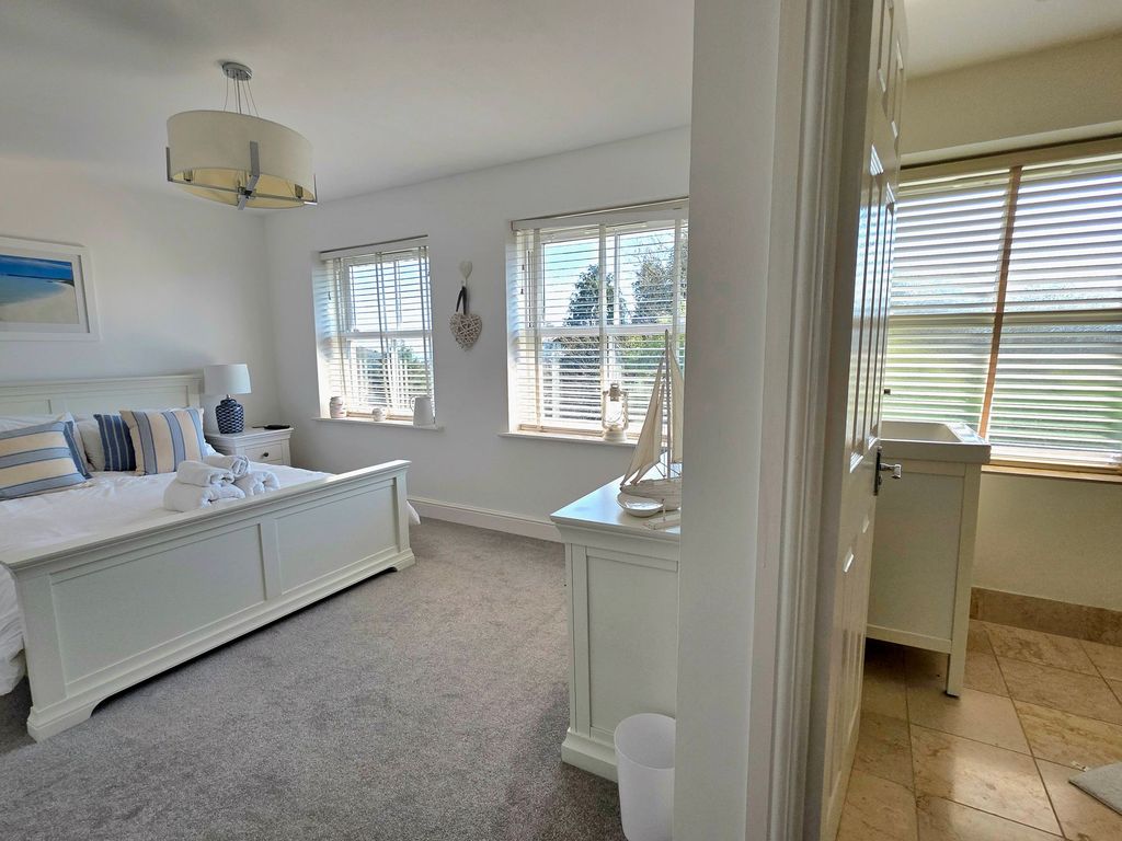 Property photo 3 of 31