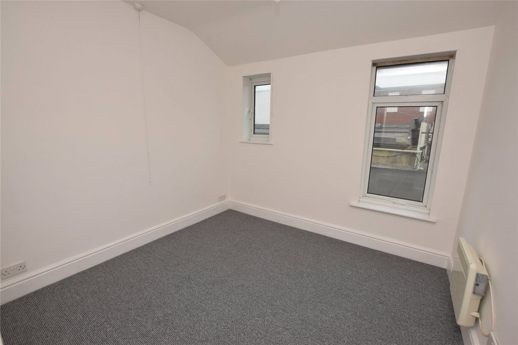 Property photo 3 of 6 Picture No. 05