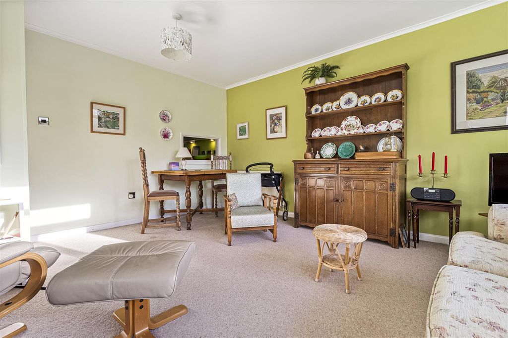 Property photo 3 of 15 19 Dorchester Gardens-001.Jpg