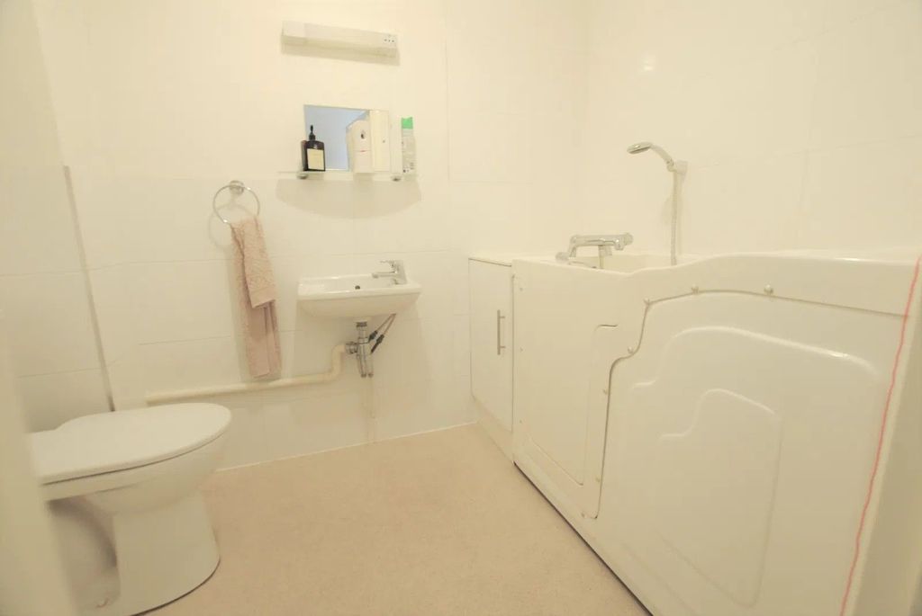 Property photo 3 of 12