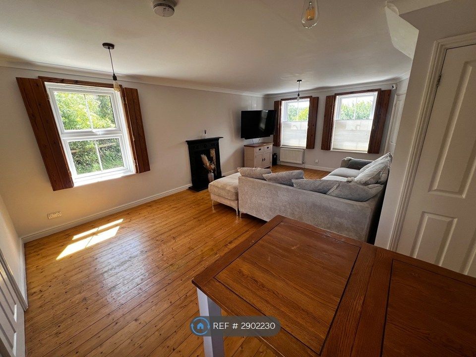 Property photo 3 of 24