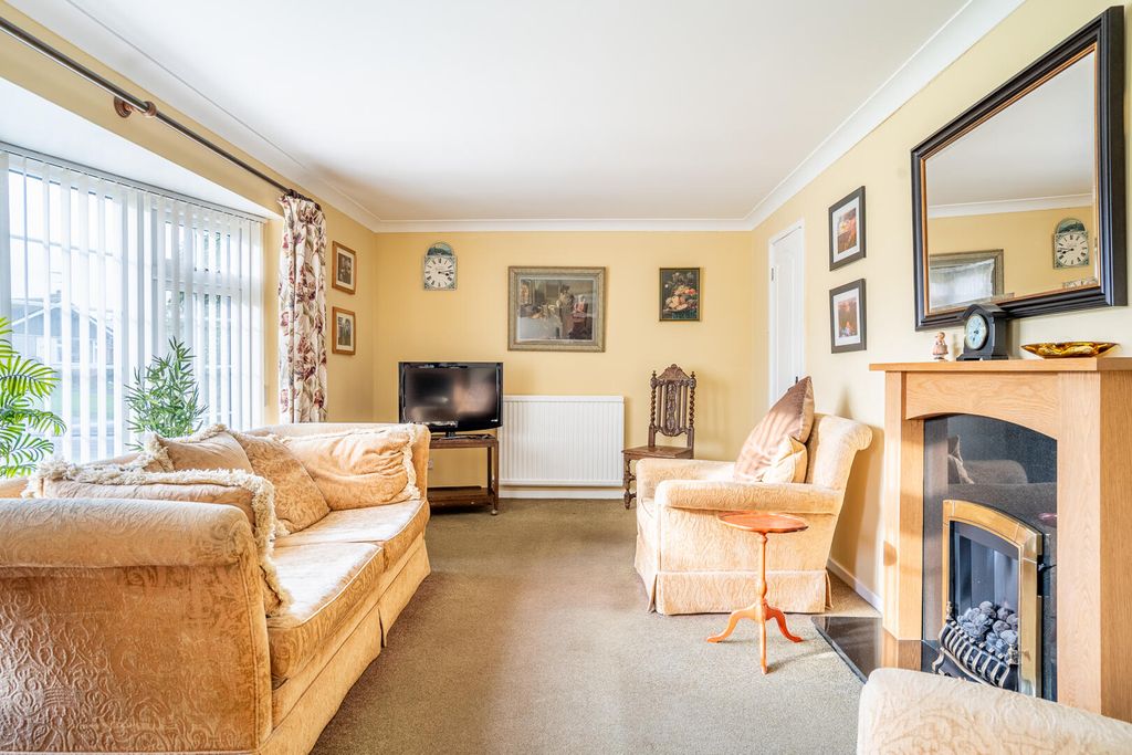 Property photo 3 of 17 Living Room