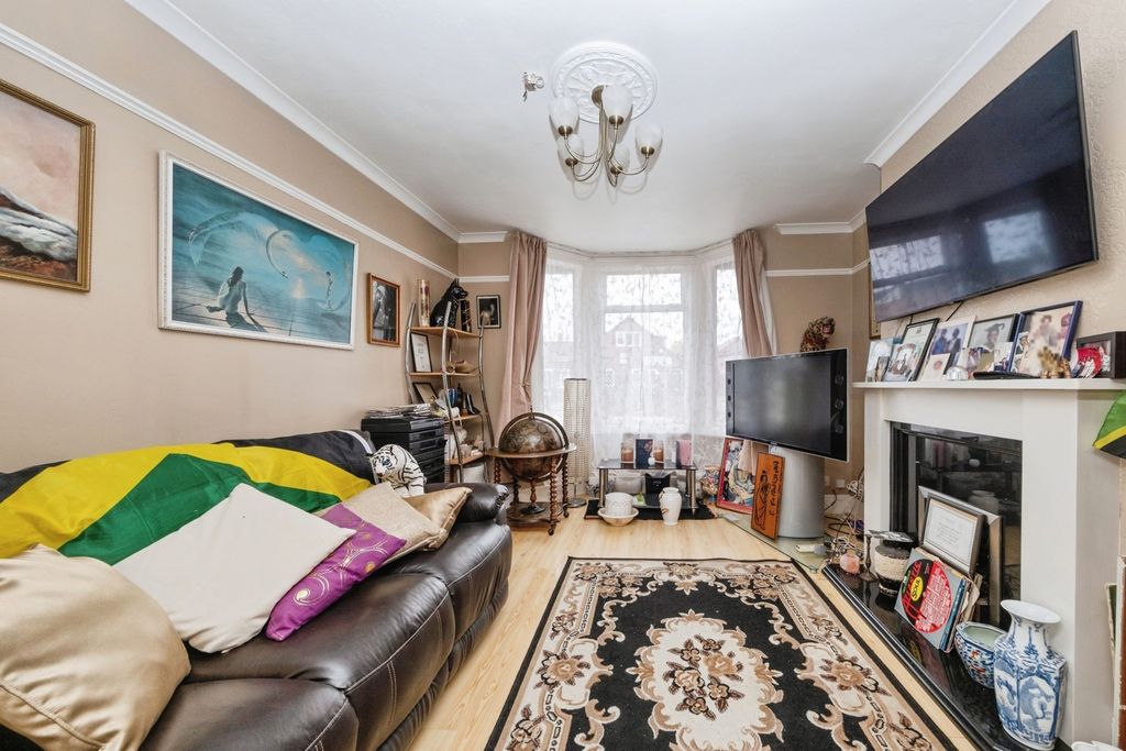 Property photo 2 of 17 Photo