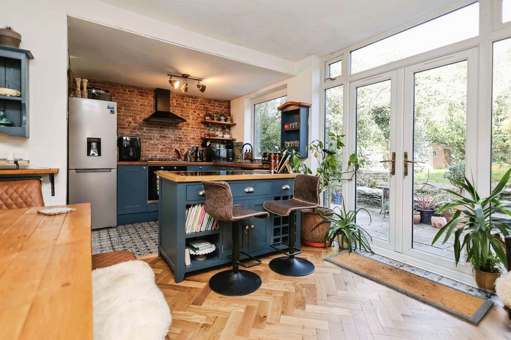 Property photo 3 of 20