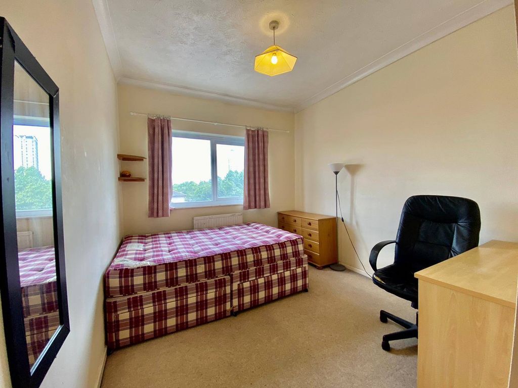 Property photo 3 of 6 Gallery