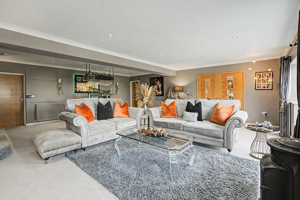 Property photo 2 of 25