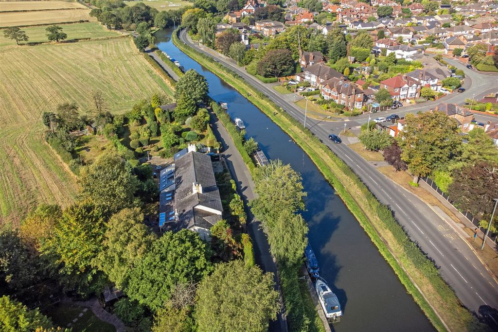 Property photo 3 of 16 Arial