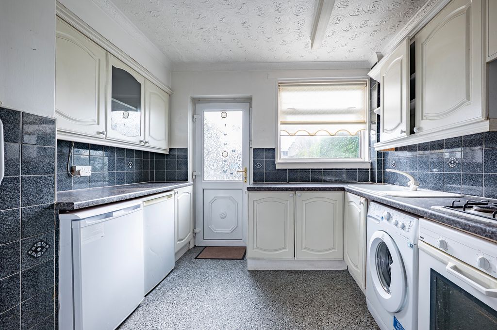 Property photo 3 of 31
