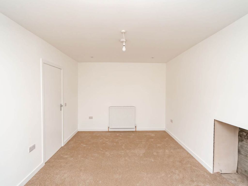 Property photo 3 of 15 Interiors-23