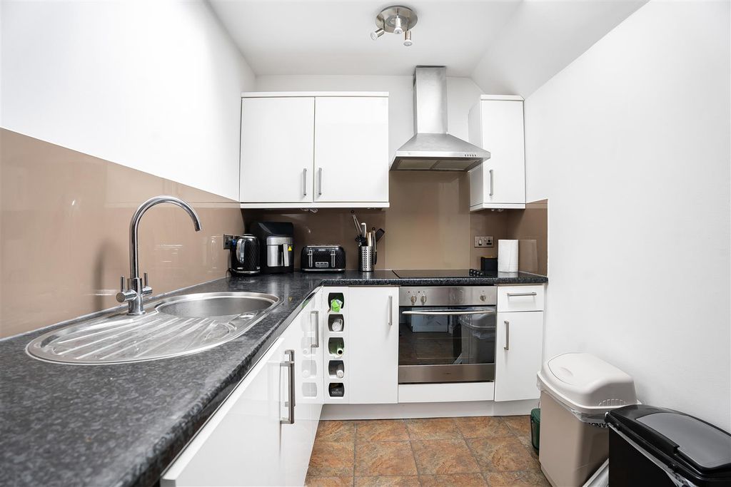 Property photo 3 of 17 8_94993.Jpg