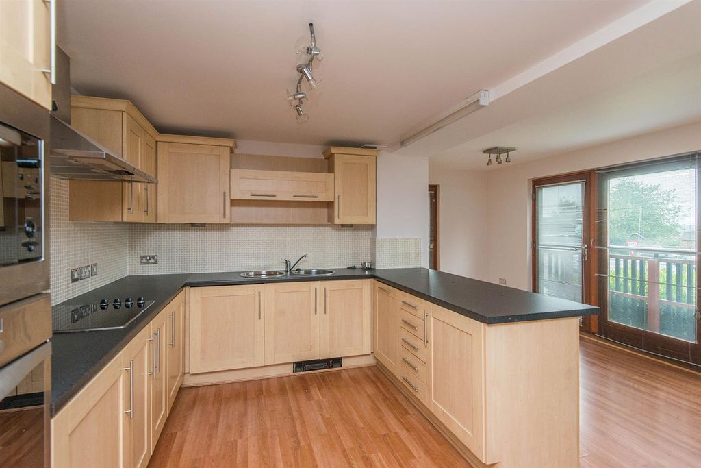 Property photo 3 of 16 1 Weetwood Grdns Spncrs 11.Jpg