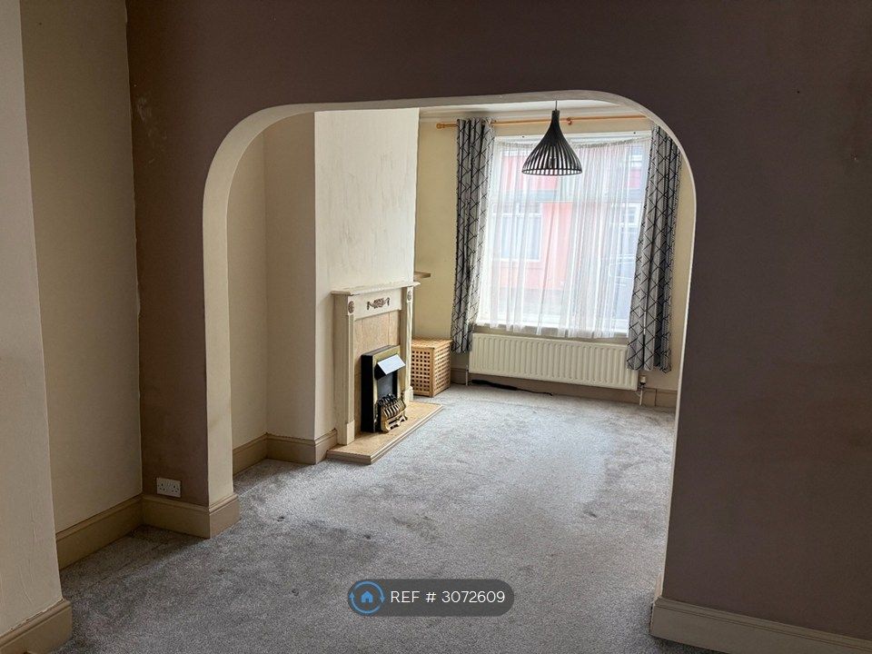 Property photo 3 of 14 Living/Dining Room