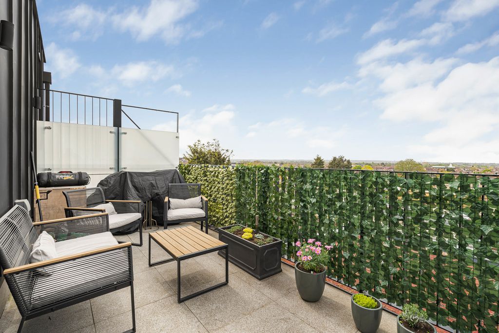 Property photo 1 of 17 Balcony