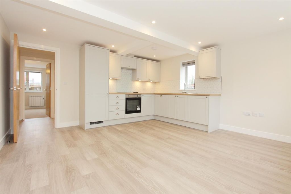 Property photo 2 of 11 46c Willetts Court Ph1.Jpg
