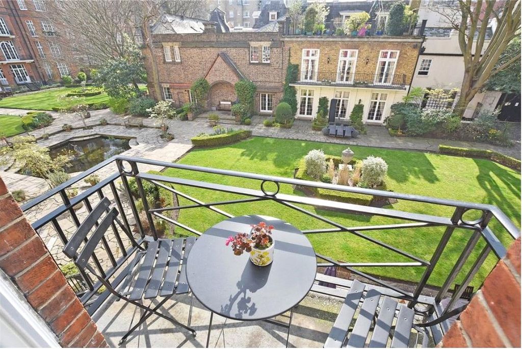 Property photo 3 of 9 Balcony