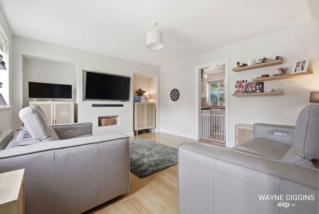 Property photo 3 of 25