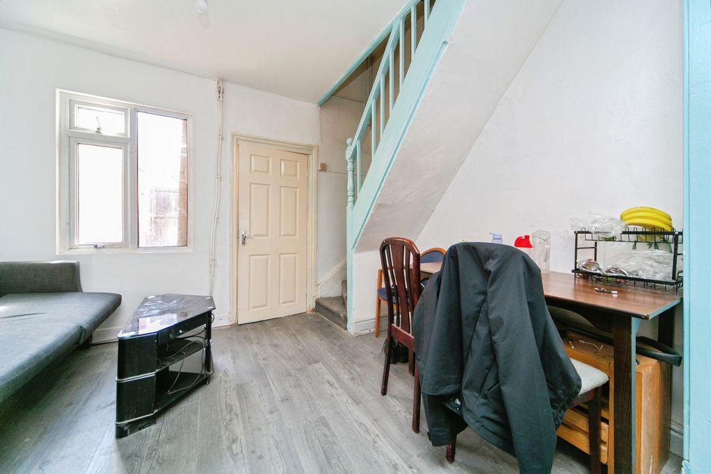 Property photo 3 of 17 Photo