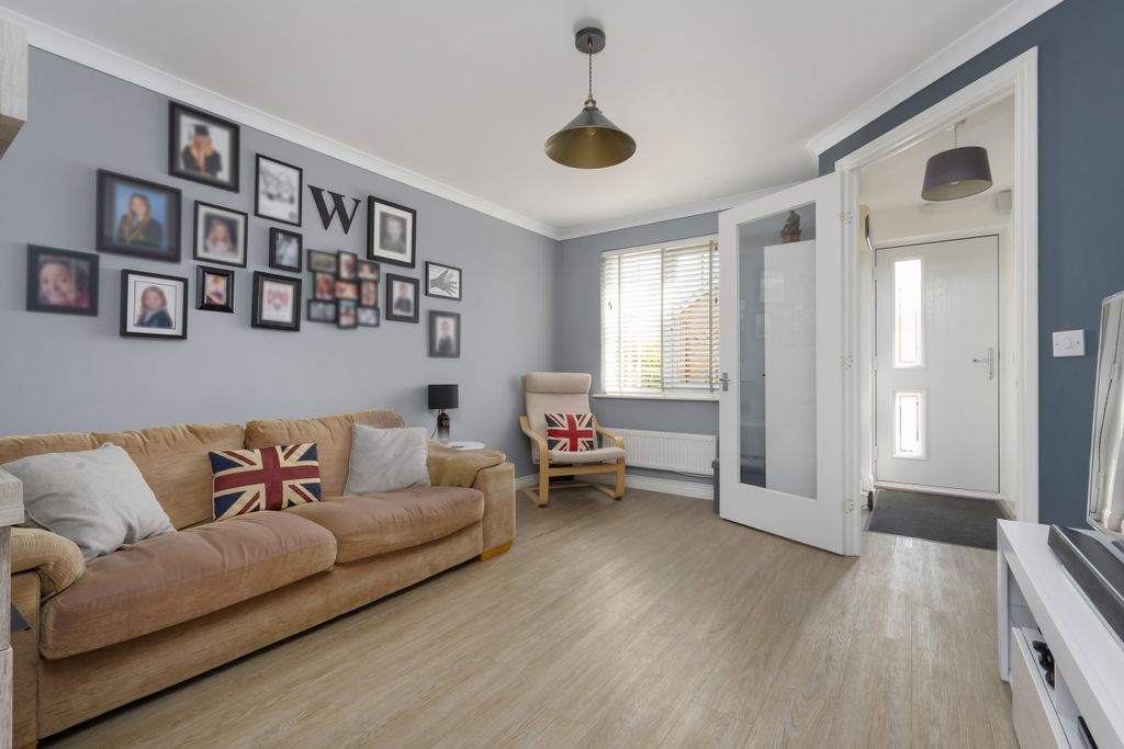 Property photo 3 of 18 Sitting Room