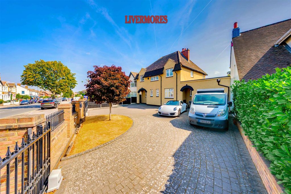 Property photo 2 of 45 A7S00228Hdrd.Jpg