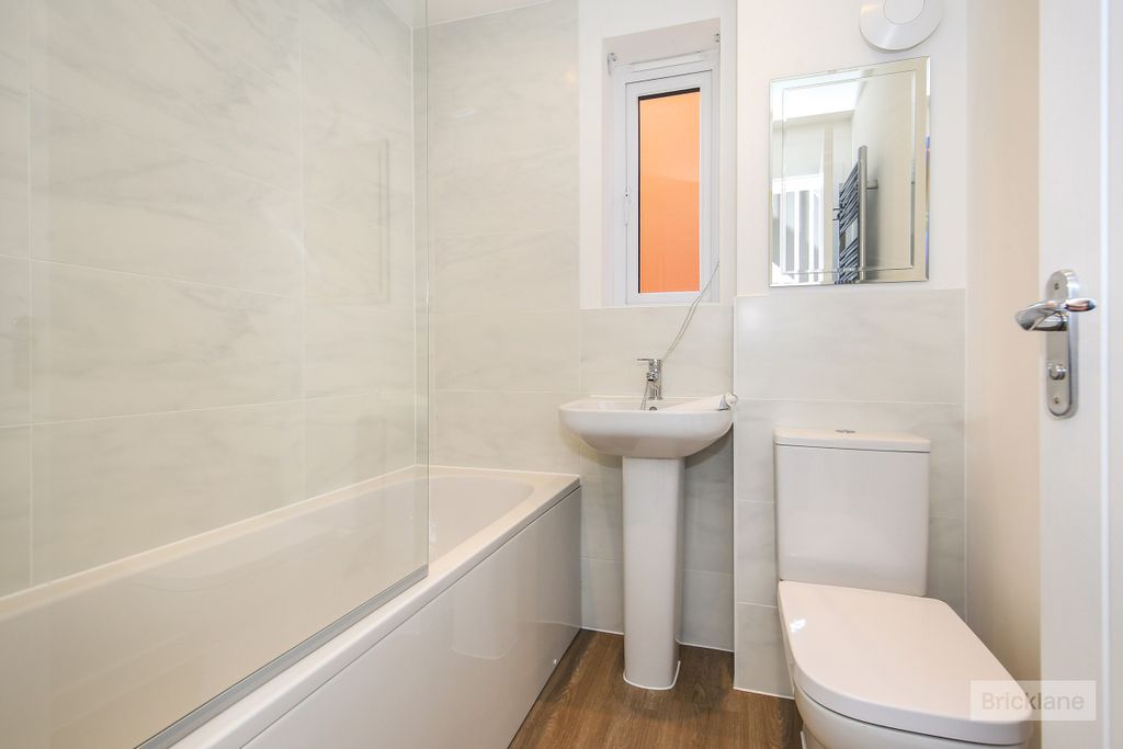 Property photo 2 of 14 Bathroom