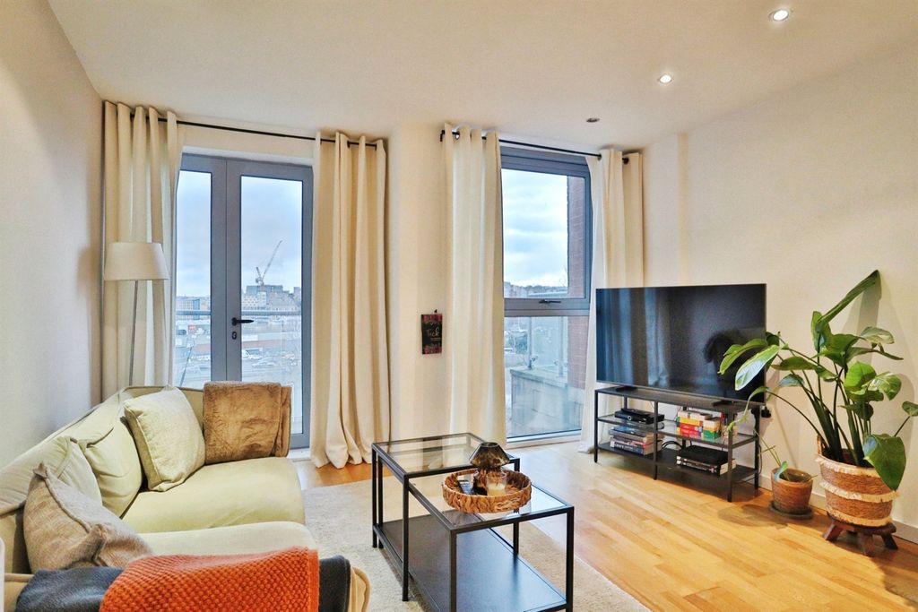 Property photo 3 of 20