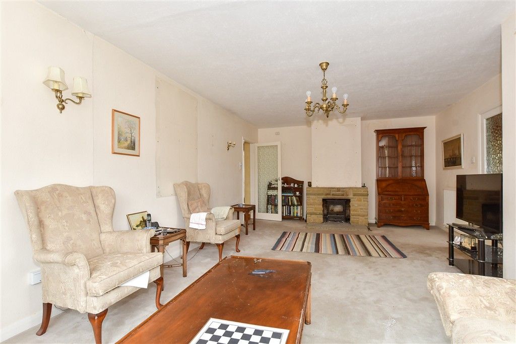 Property photo 3 of 12 Lounge