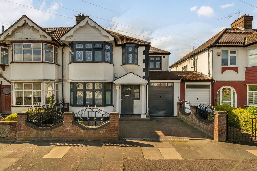 Property photo 1 of 11